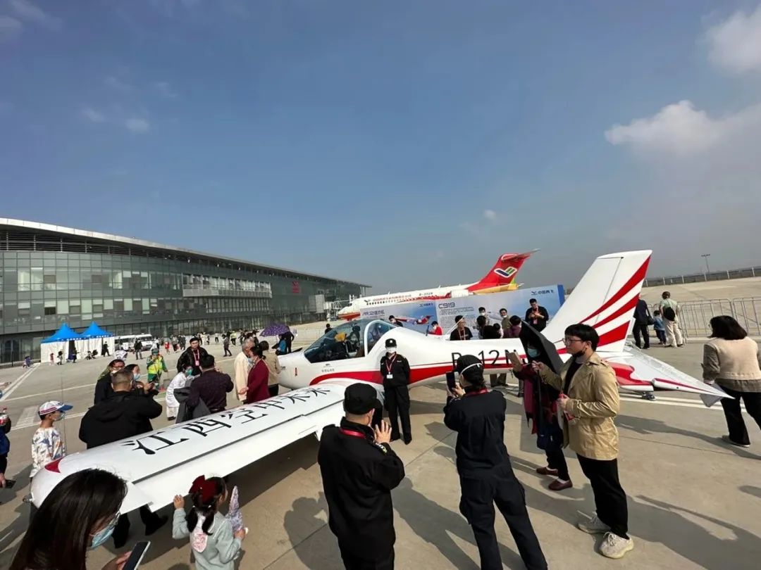 逆势飞翔！永利集团官网航空携手相助同伴亮相2022南昌航行大会