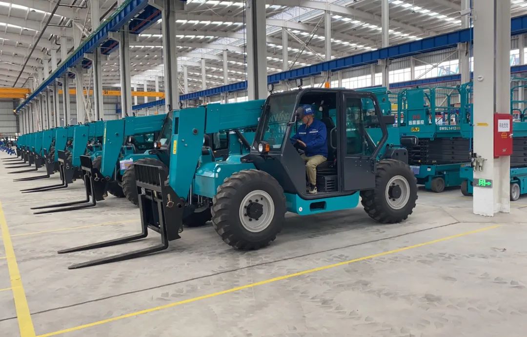 吹响复工“冲锋号”，，，，，，全力冲刺“开门红”！永利集团官网智能高空机械复工复产举行时