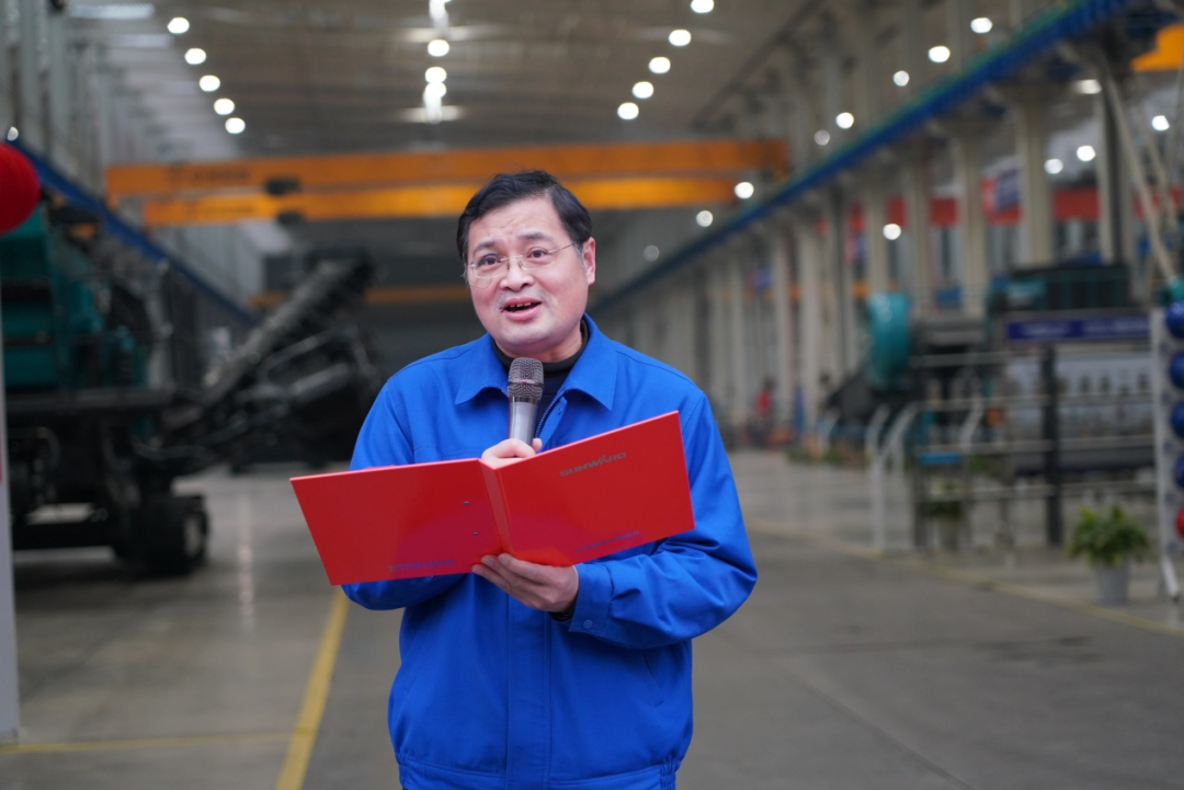 “持证上岗，，，，，，成为破碎筛分装备的好管家！”