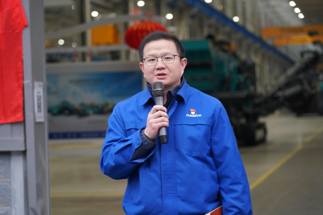 “持证上岗，，，，，，成为破碎筛分装备的好管家！”