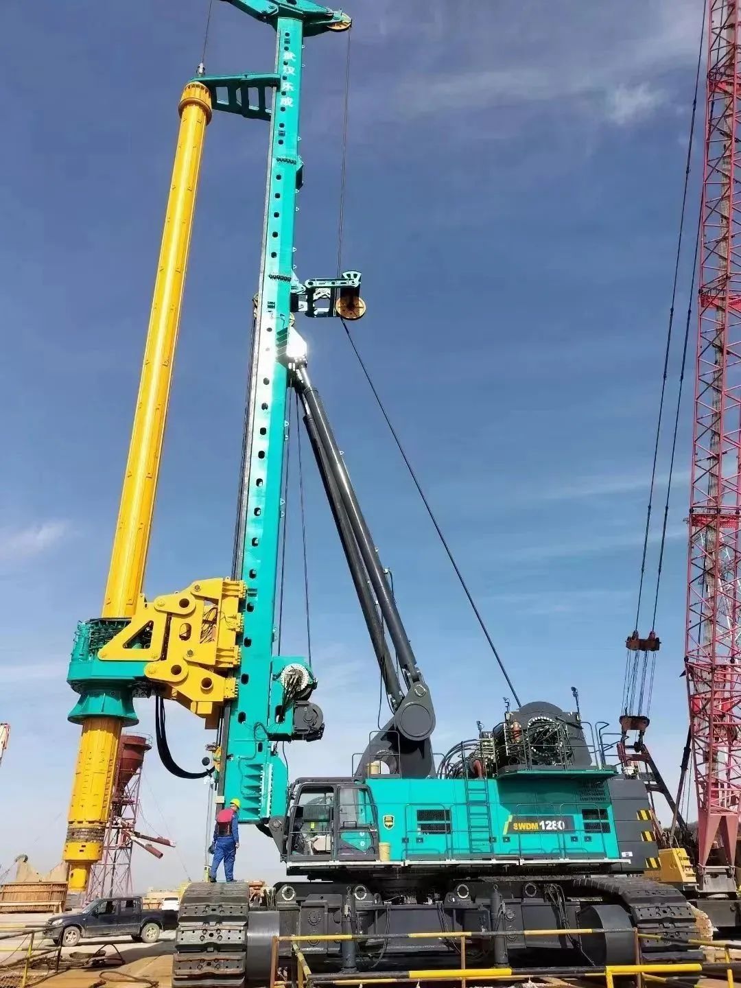 首桩开钻！永利集团官网智能超等旋挖实力助建天下最大跨度公铁两用大桥