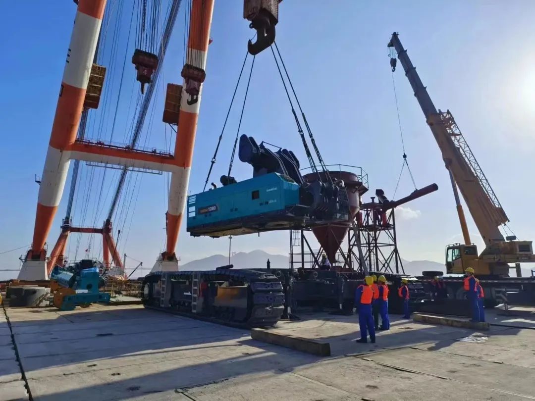 首桩开钻！永利集团官网智能超等旋挖实力助建天下最大跨度公铁两用大桥