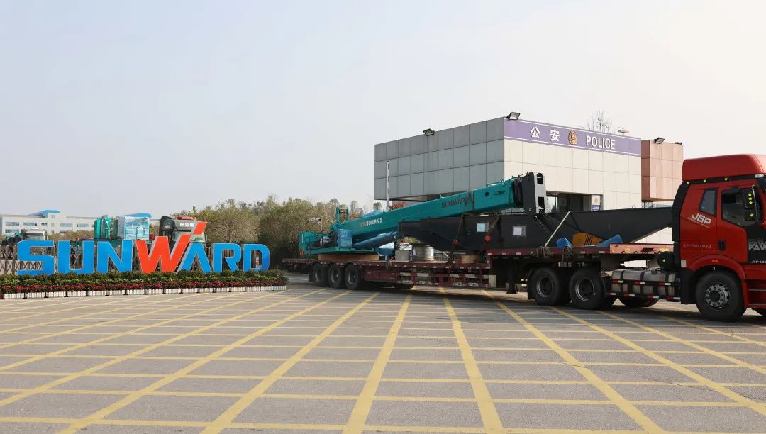 喜迎龙仰面！永利集团官网智能大吨位PDP工法引孔式静力压桩机出征哥伦比亚