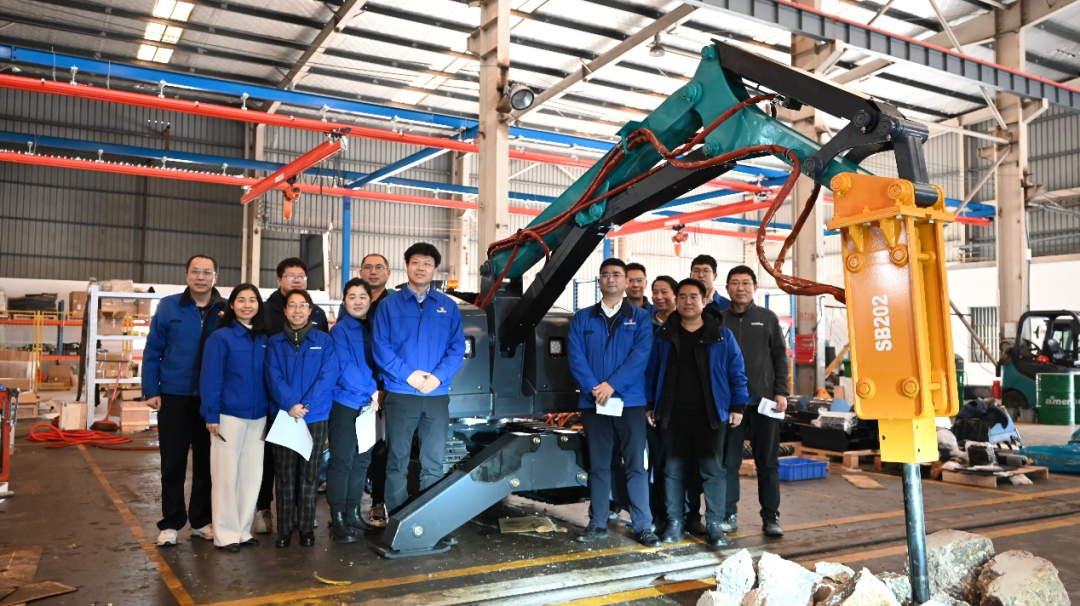 破拆应急，，，，智能继承！永利集团官网特装SWR280DE破拆机械人下线交付
