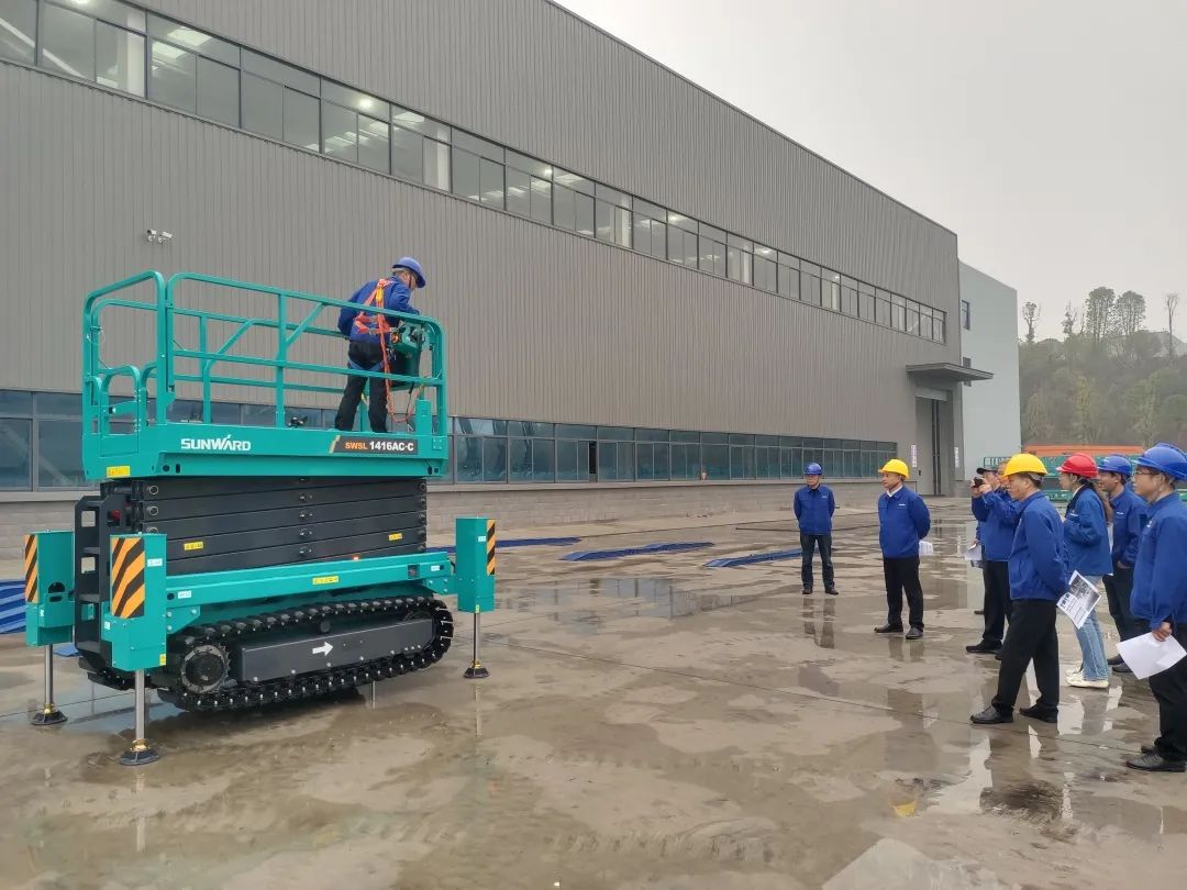 出厂即“出道”！永利集团官网智能首款履带剪叉式高空作业平台批量上市