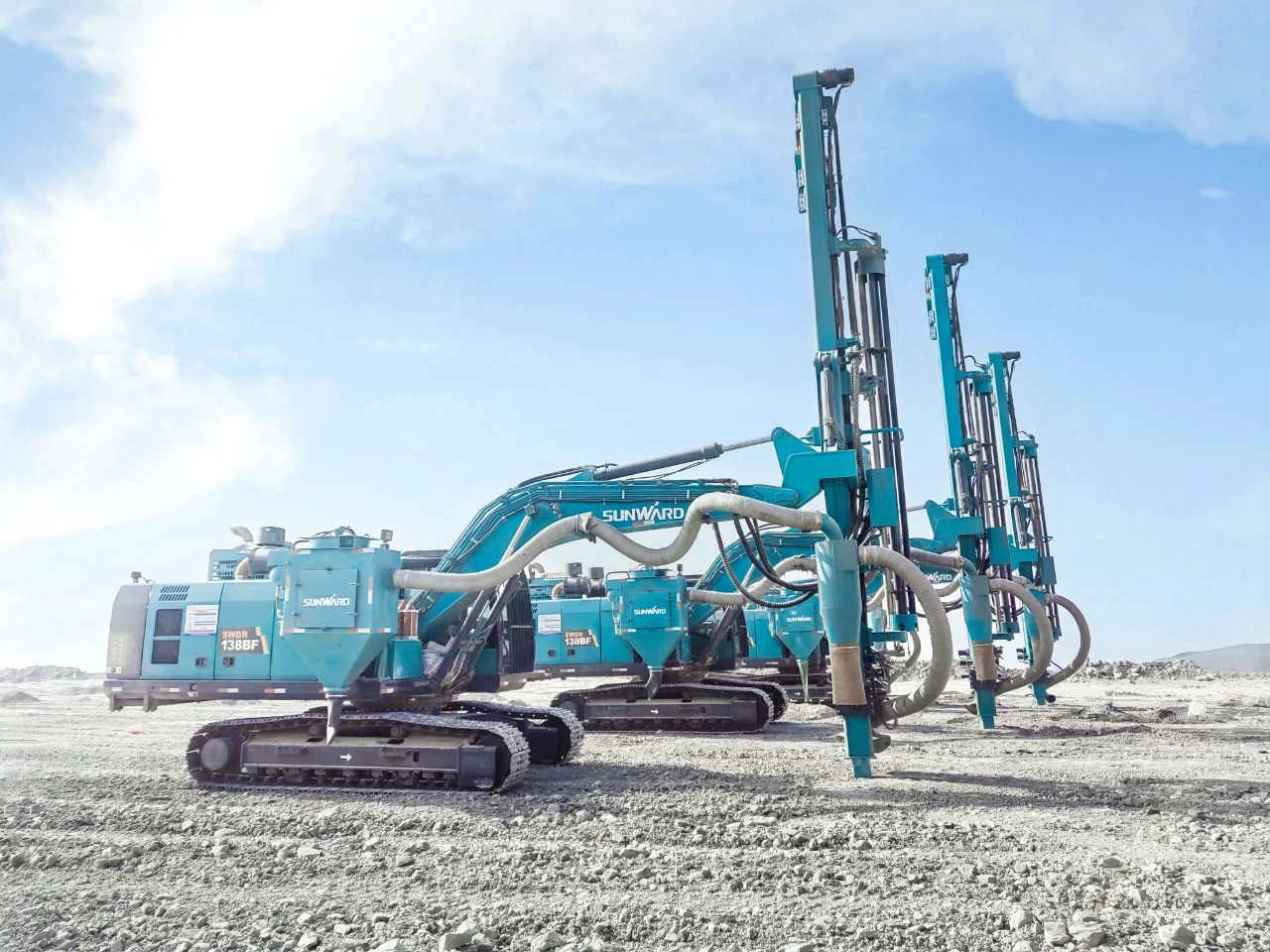 “绿色智能矿山建设专家”！永利集团官网智能全新一代切削潜孔一体式钻机重拳出击