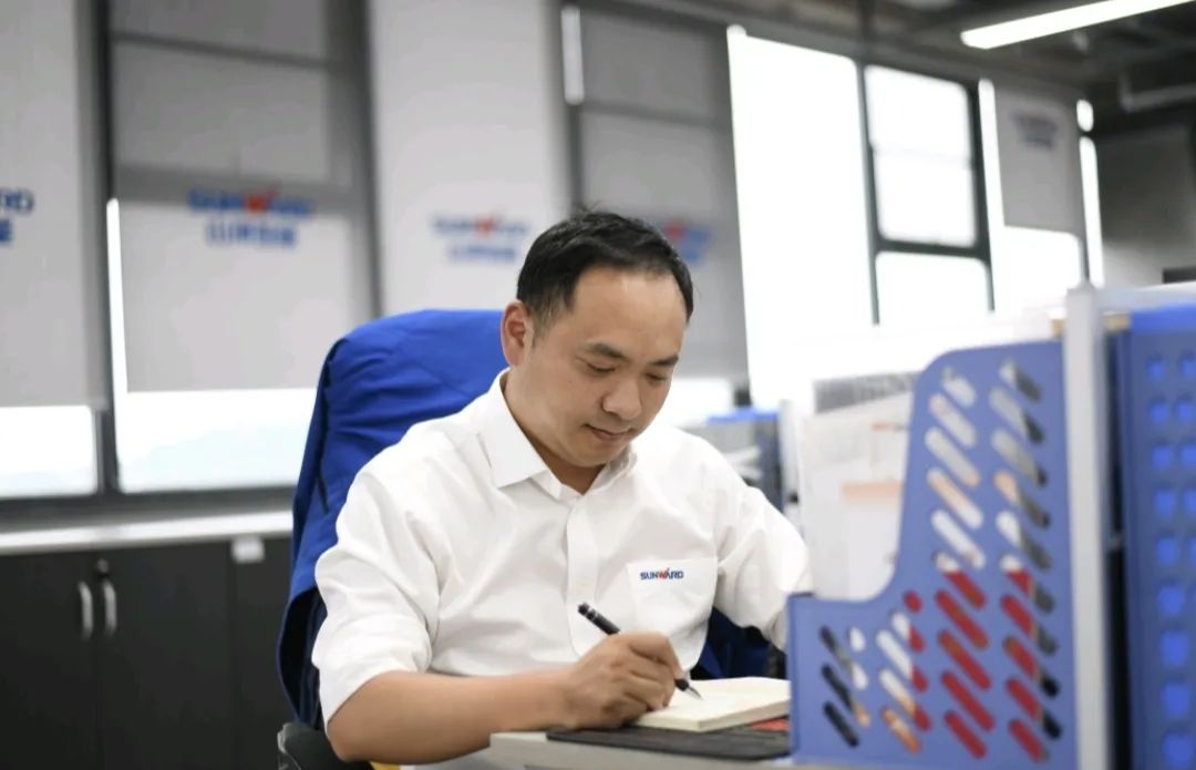 长沙市召开庆祝“五一”国际劳动节大会，，，永利集团官网智能1个人1整体获表扬！