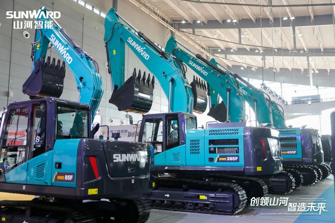 精品出击、互动一直！永利集团官网智能F系列挖掘机闪灼长沙展