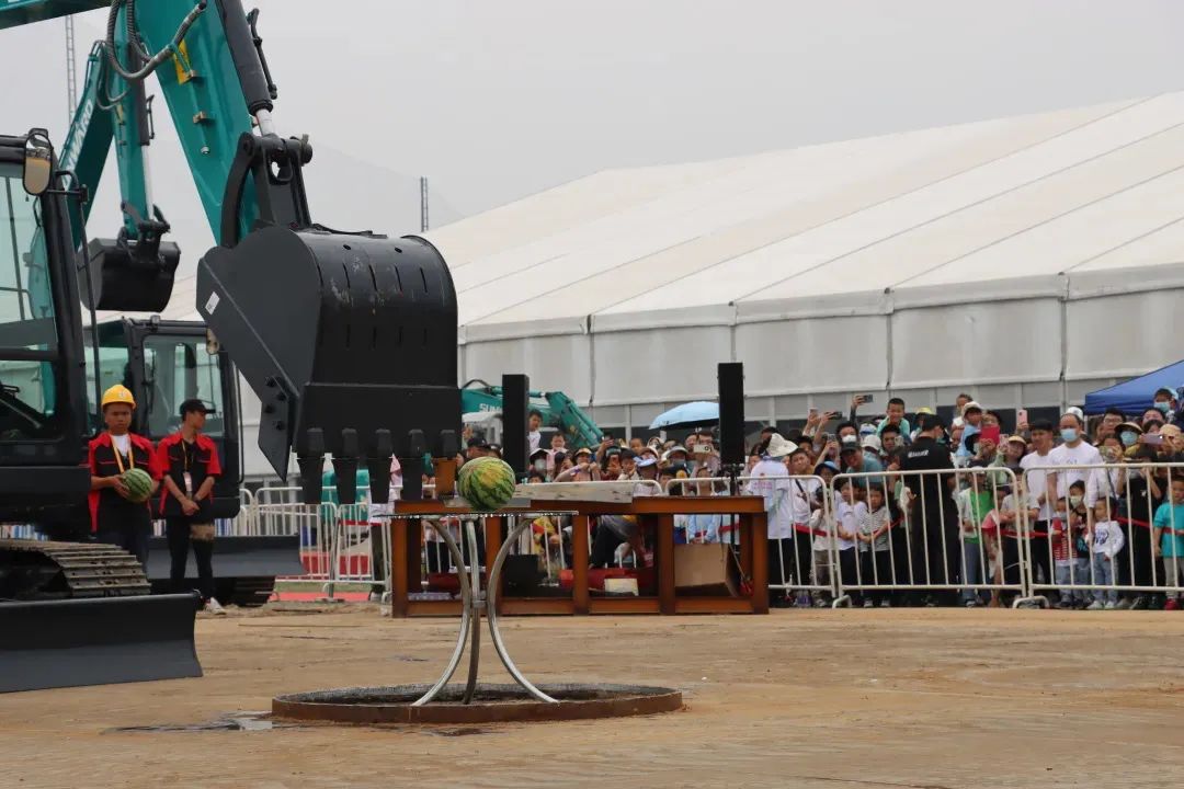 精品出击、互动一直！永利集团官网智能F系列挖掘机闪灼长沙展