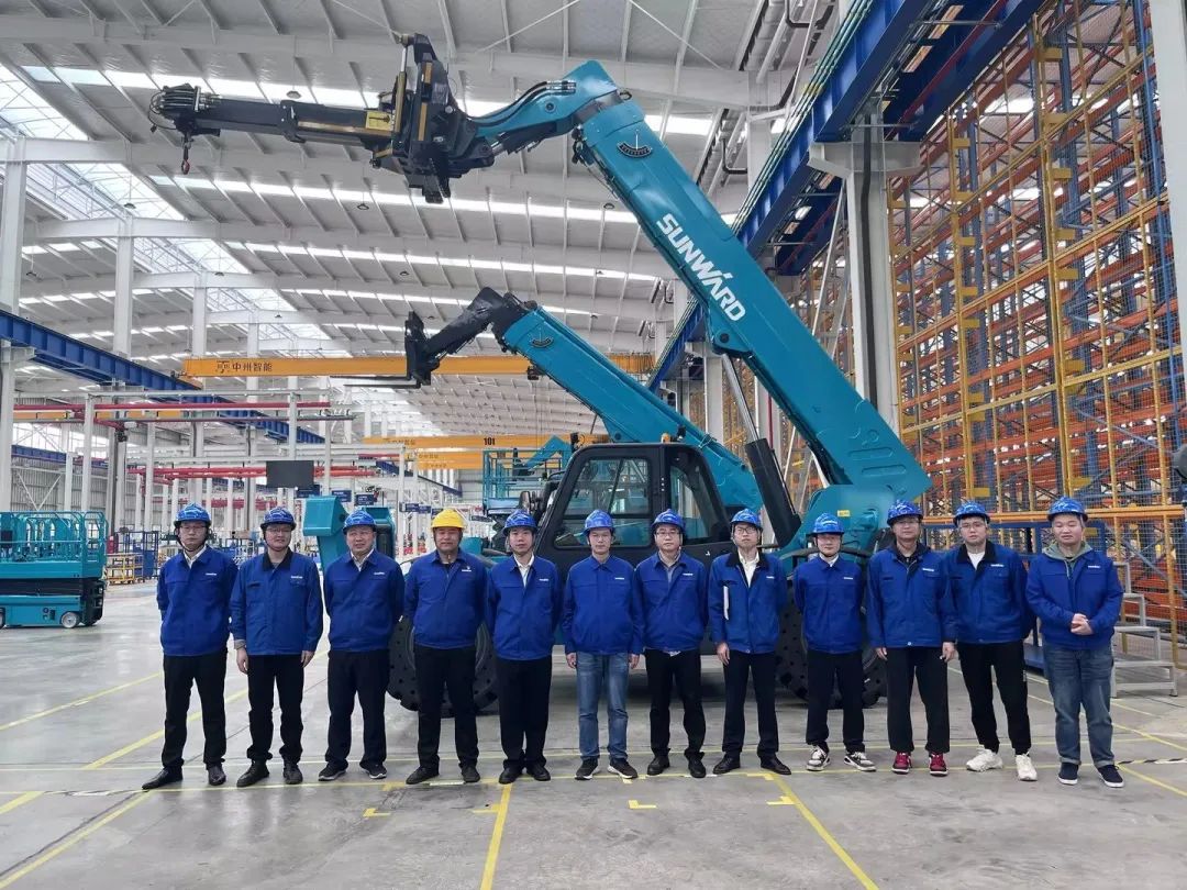 独家定制！永利集团官网智能油缸替换机械人顺遂下线