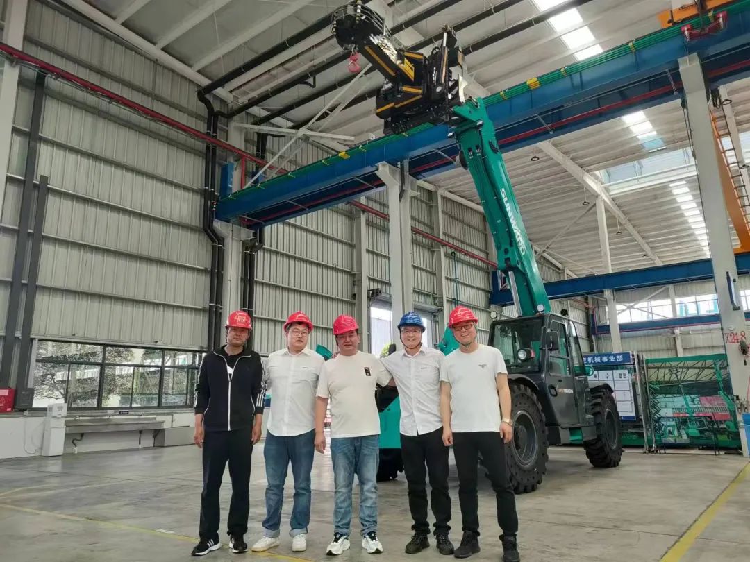 独家定制！永利集团官网智能油缸替换机械人顺遂下线