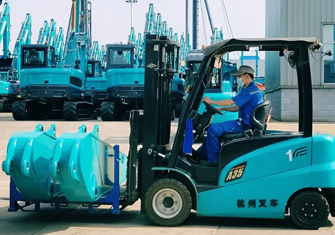 劳动庆幸，，创立伟大！纪录那些通俗且伟大的劳动瞬间