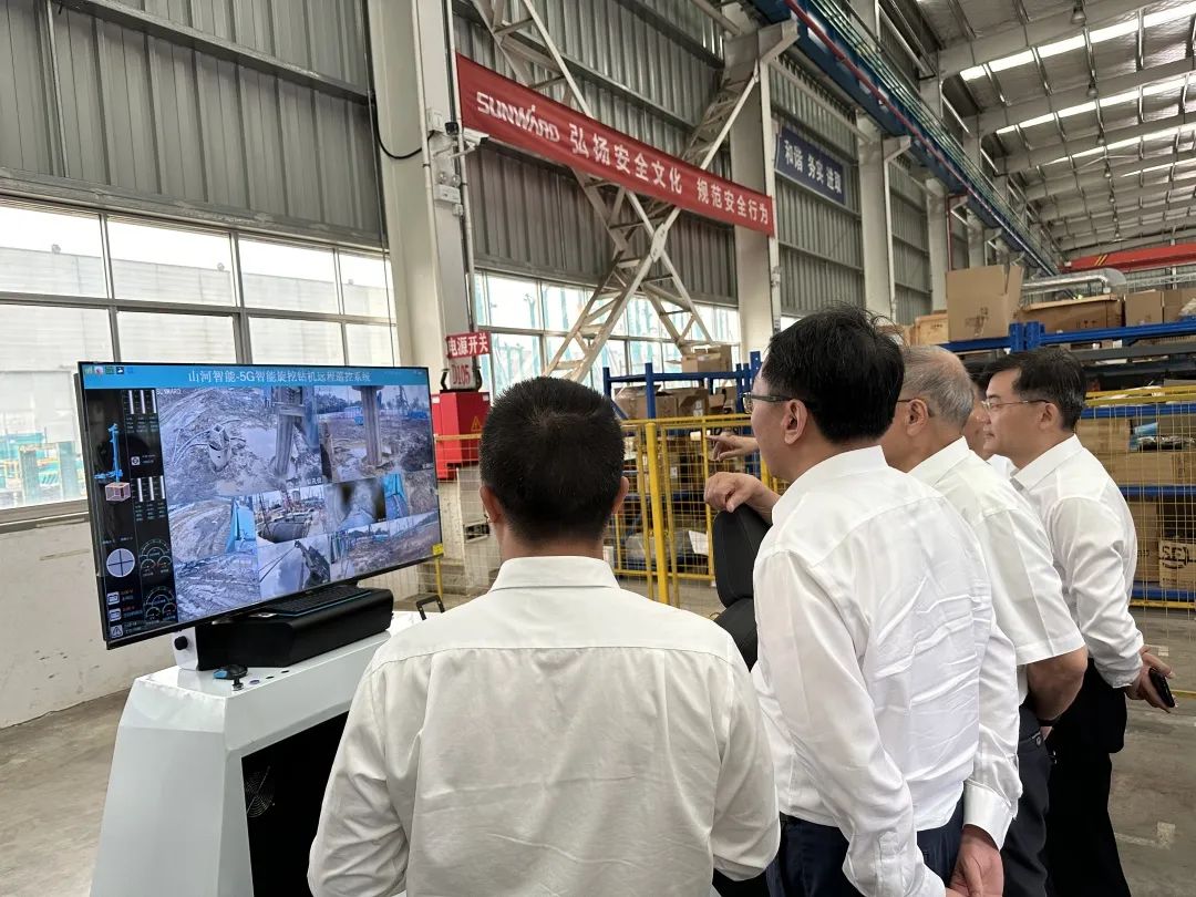 中国联通集团副总司理梁宝俊到访永利集团官网智能