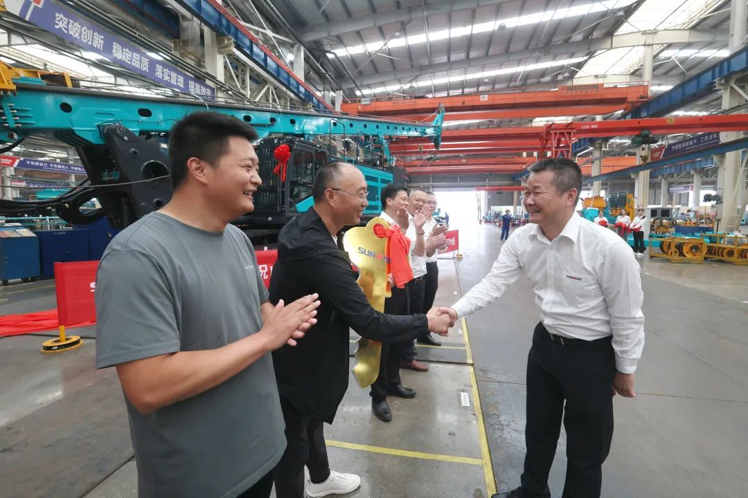 助力“双碳”、绿动未来！永利集团官网智能增程式电动旋挖钻机、液压混淆动力旋挖钻机齐交付
