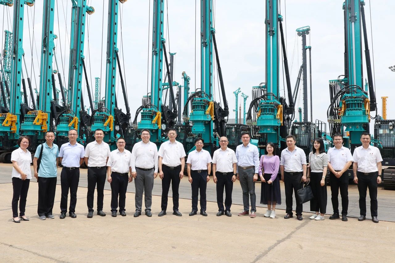 中国收支口银行总行党委委员、副行长李钧一行调研永利集团官网智能