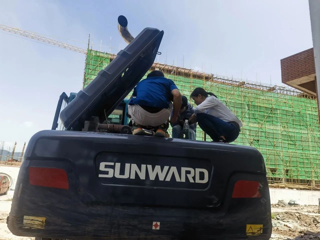 步履一直，，，服务不止！永利集团官网智能挖掘机服务万里行火热举行中