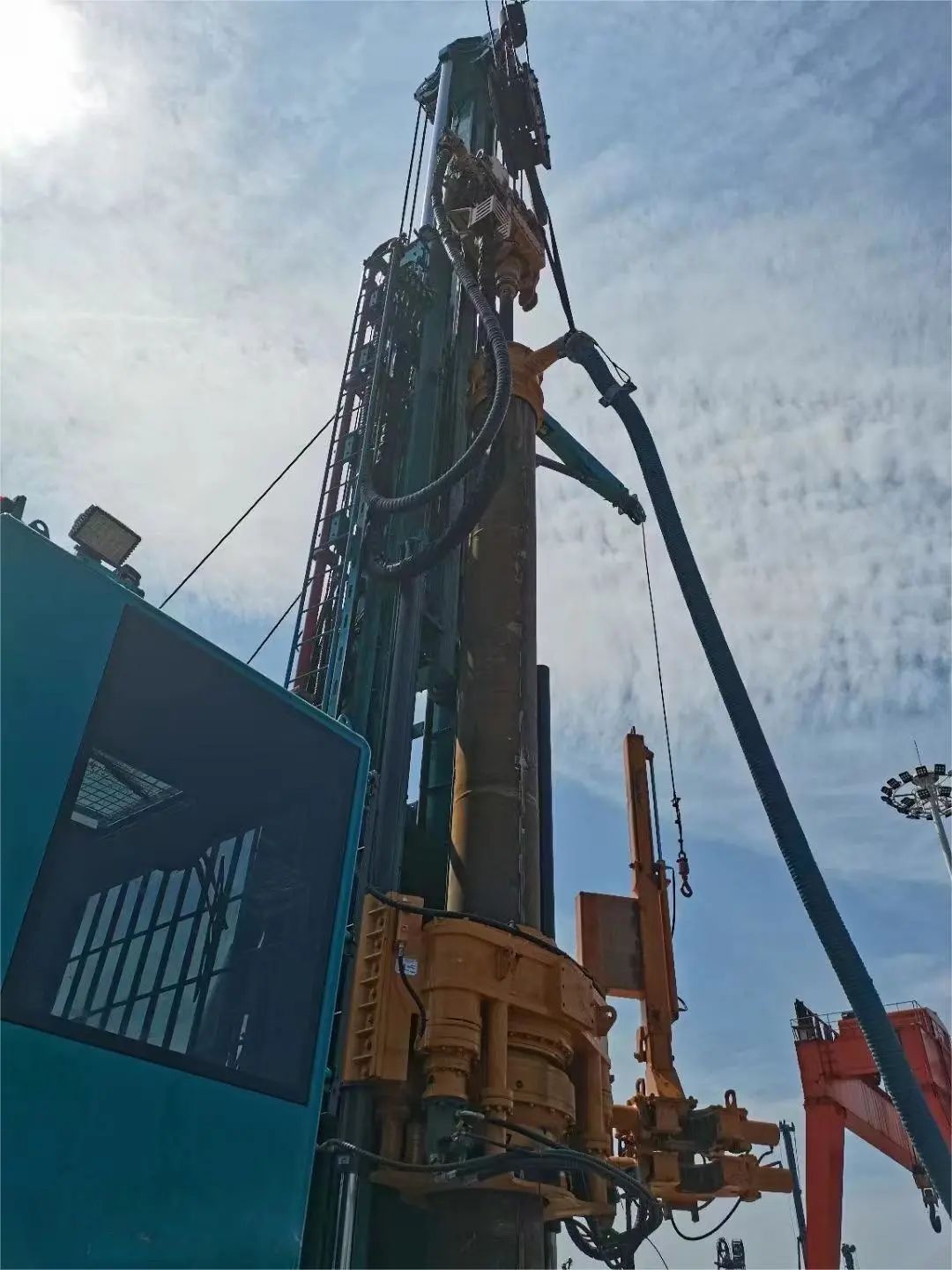 永利集团官网智能全球首创深井套管车载钻机下线宣布