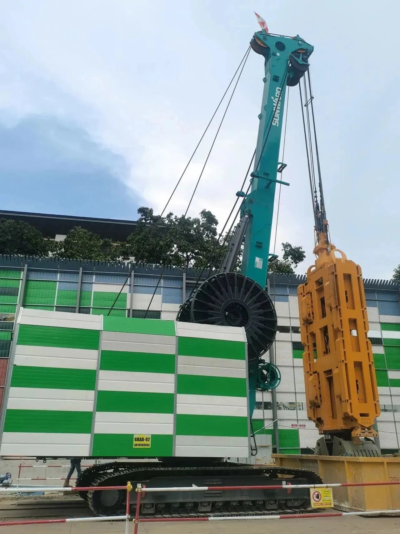 助力海内国际重大工程！永利集团官网智能液压抓斗实力“出圈”