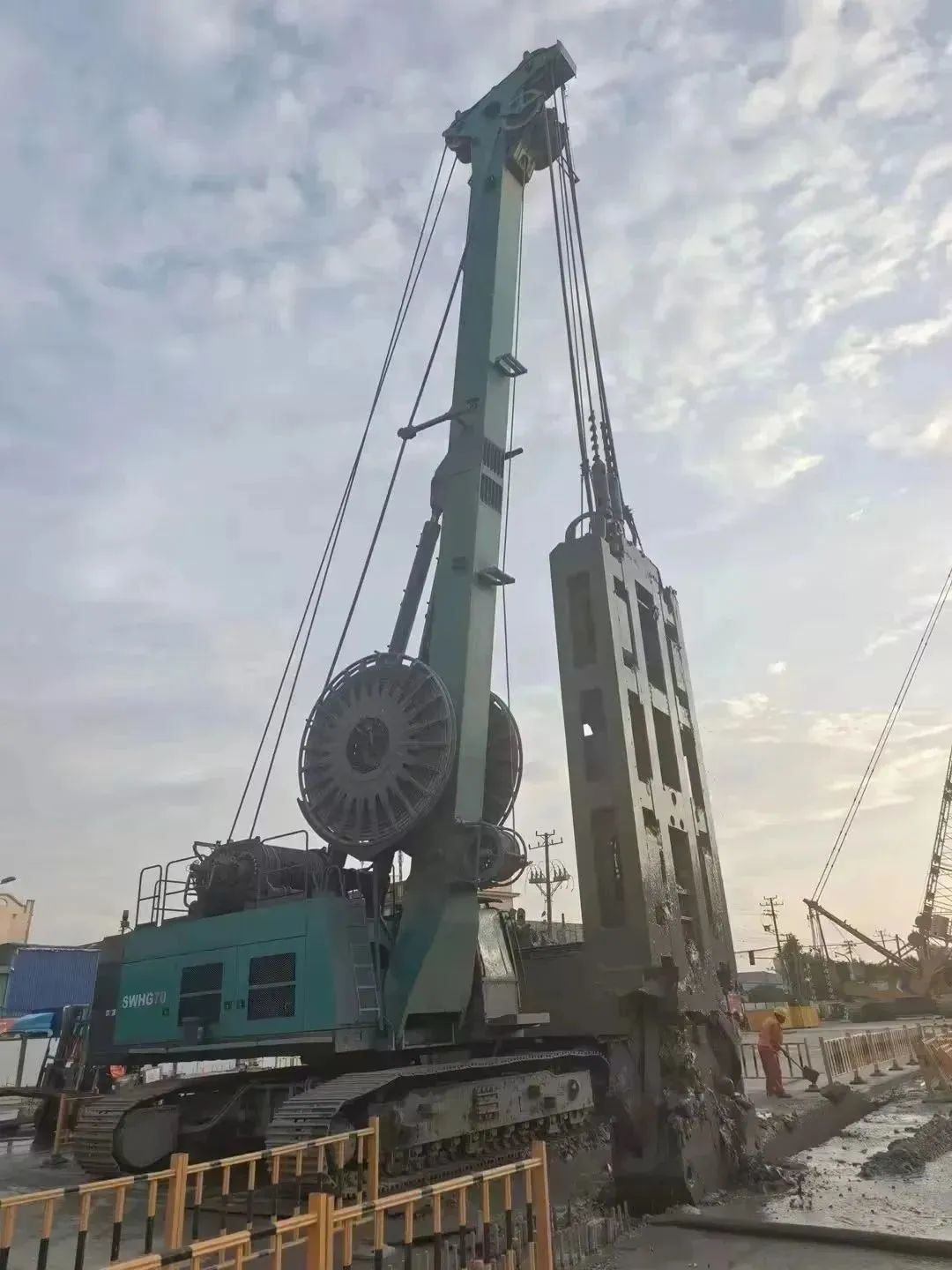 助力海内国际重大工程！永利集团官网智能液压抓斗实力“出圈”