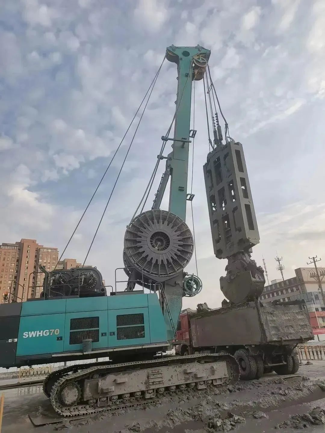 助力海内国际重大工程！永利集团官网智能液压抓斗实力“出圈”