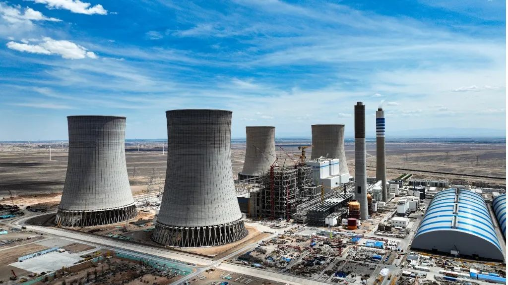 大漠沙漠展雄姿！永利集团官网江麓塔机助力常乐电厂项目