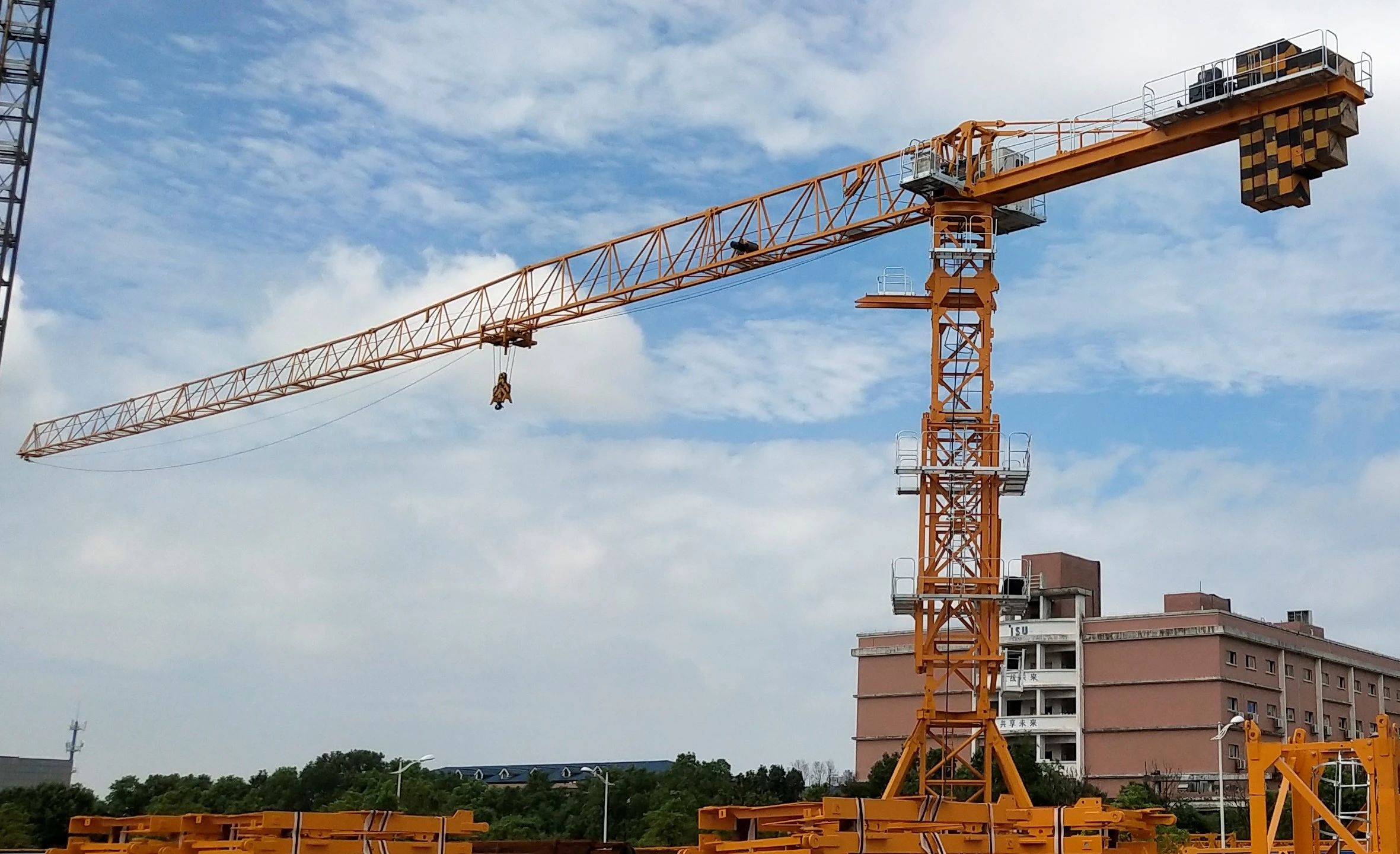 匠心智造，，精益求精！永利集团官网江麓“精品工程”P6015B1-8塔机下线
