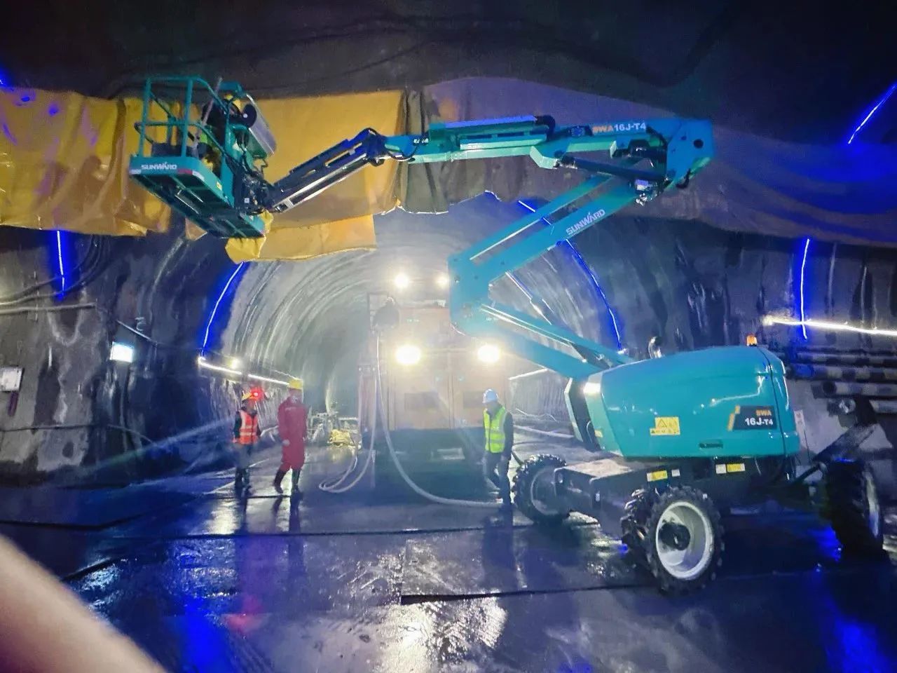 不惧高海拔挑战！永利集团官网智能高空机械实力助建川藏铁路