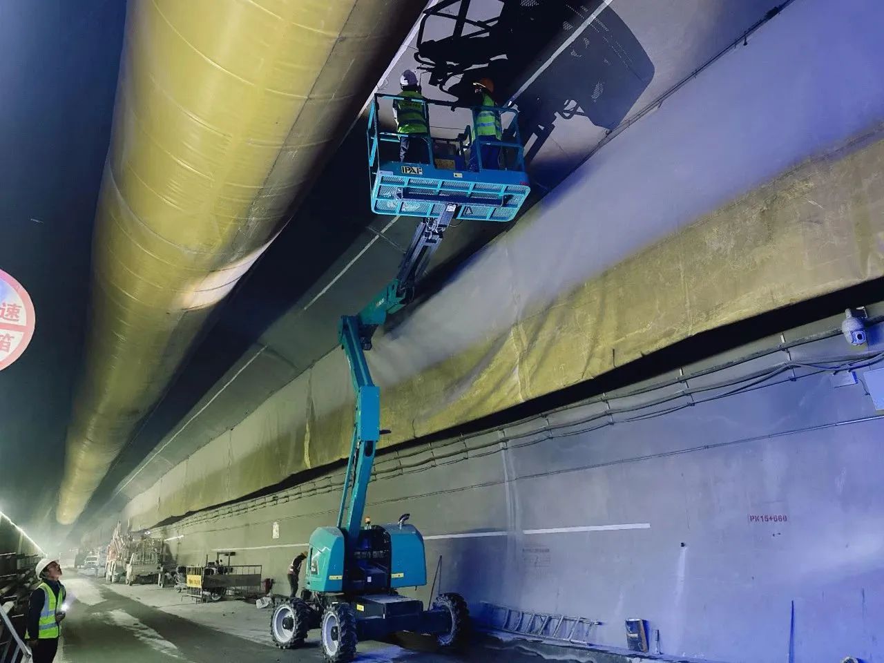不惧高海拔挑战！永利集团官网智能高空机械实力助建川藏铁路