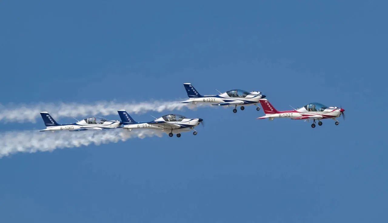 央媒聚焦！一起见证首届亚洲通用航空展上的永利集团官网风范