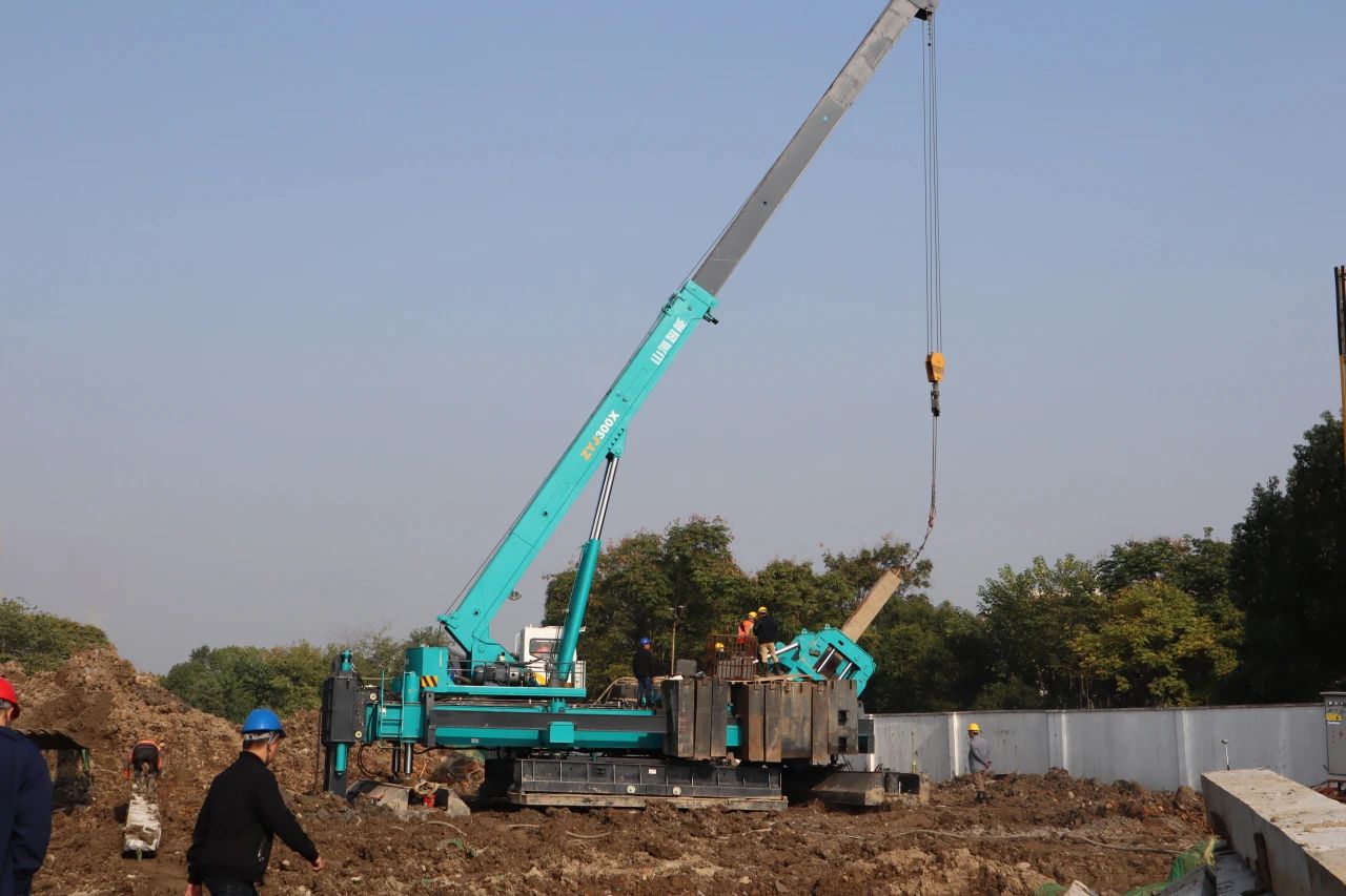 “永利集团官网绿”闪灼西子湖畔！永利集团官网智能ZYJ300X斜桩压桩机强势来袭