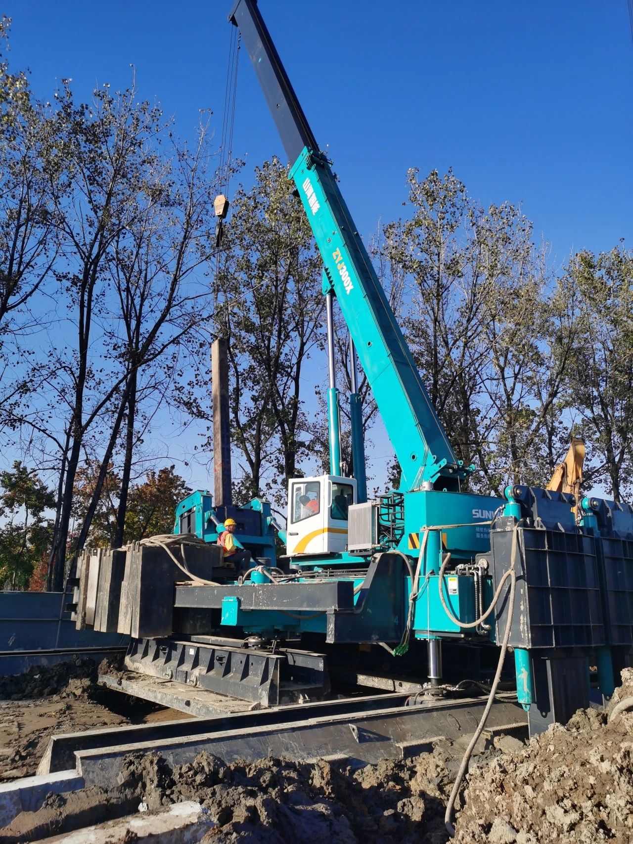 “永利集团官网绿”闪灼西子湖畔！永利集团官网智能ZYJ300X斜桩压桩机强势来袭