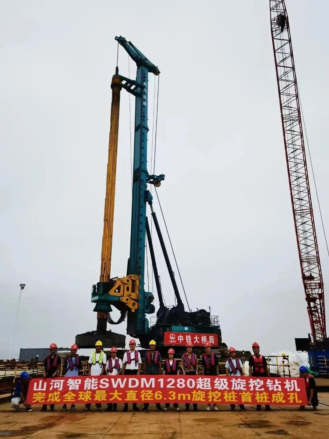 周全告捷！永利集团官网智能超等旋挖钻机圆满完成甬舟铁路西堠门公铁两用大桥桩基施工使命