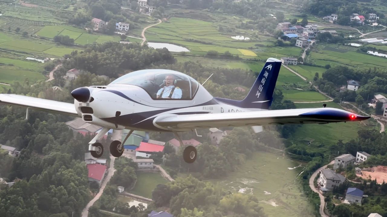 二十载磨砺，，，，，，“阿若拉”飞机累计航行时间突破11万小时！