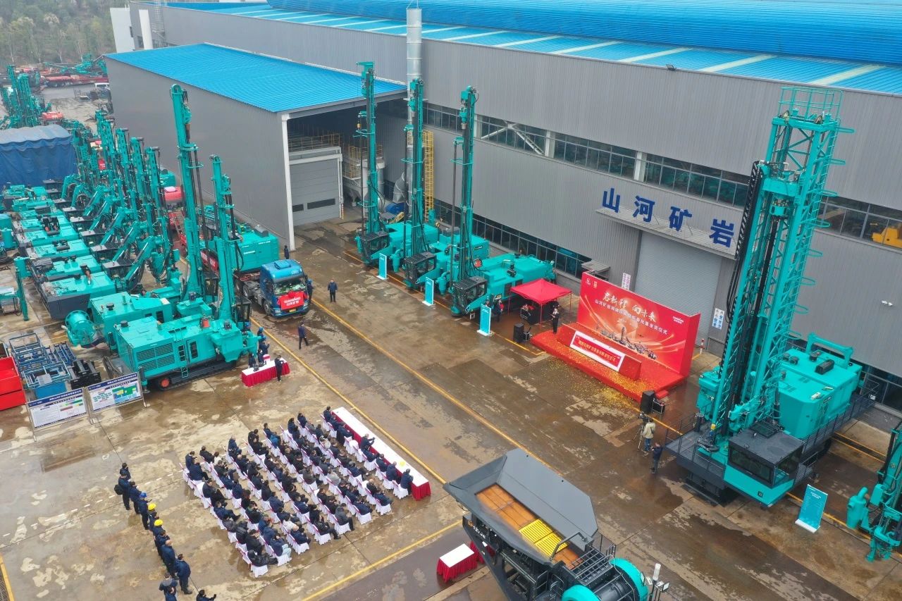 启新程，，，，向未来！永利集团官网矿岩揭牌庆典暨新春发货仪式圆满举行