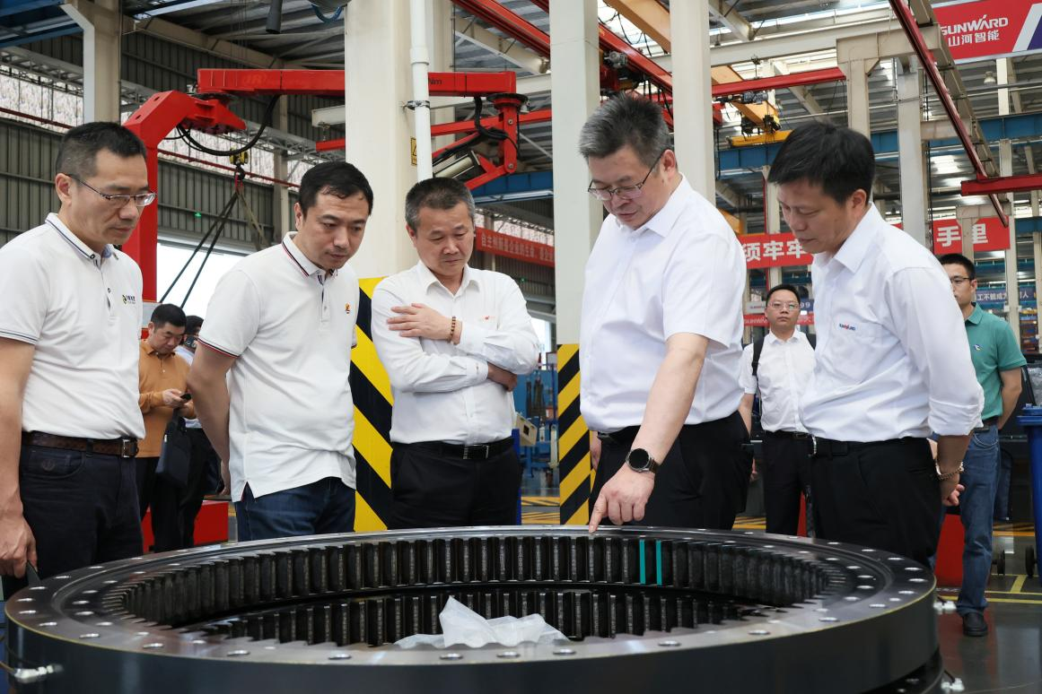 湖南钢铁集团党委书记、董事长李建宇到永利集团官网智能调研交流