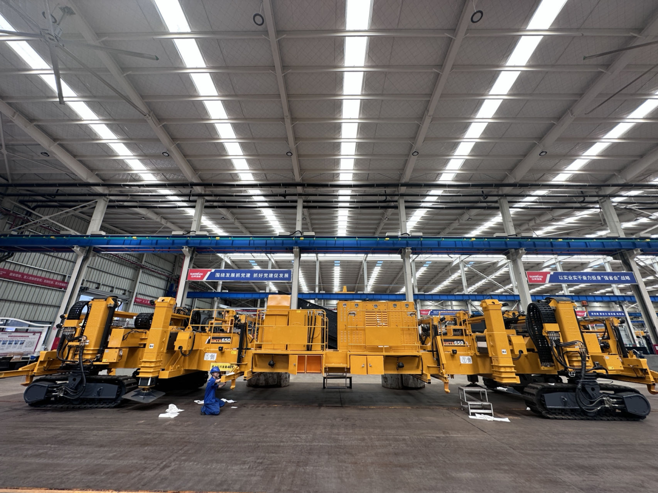 CPH-30J道岔铺换机组全球宣布！永利集团官网智能与宝鸡中车时代共绘铁路装备新篇章！