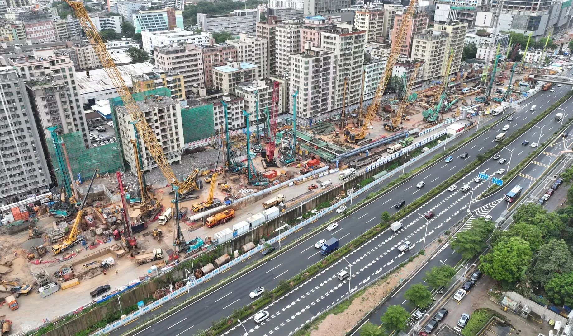 性能突出，，，，超强助力！永利集团官网智能旋挖钻机助力深圳地铁五和站施工