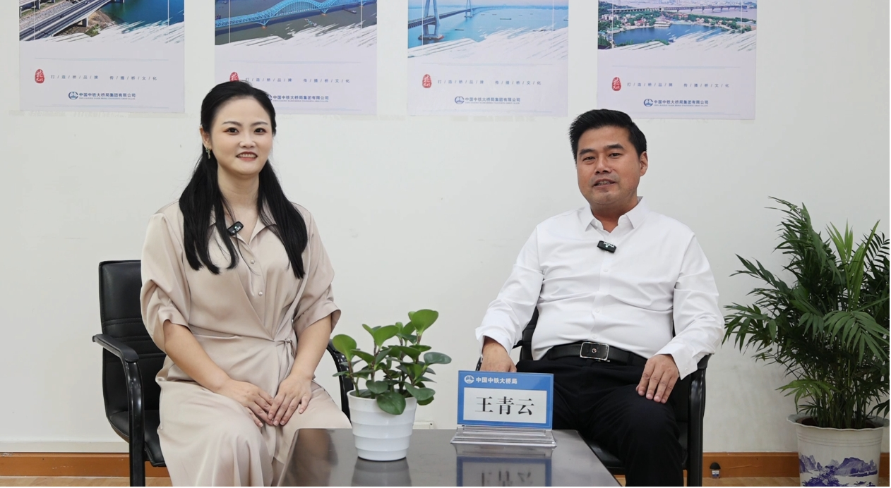 先导式立异，，再推电动新品！永利集团官网智能SWDM520EE增程式旋挖钻机推介会乐成举行