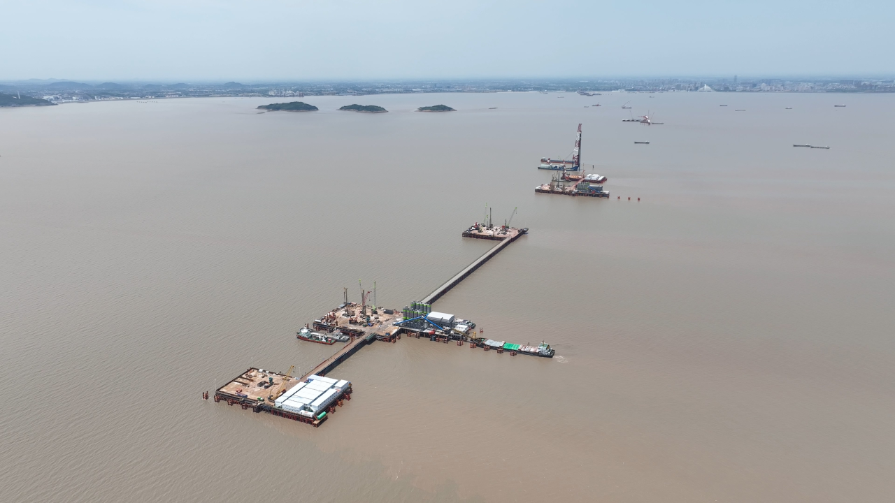 先导式立异，，再推电动新品！永利集团官网智能SWDM520EE增程式旋挖钻机推介会乐成举行