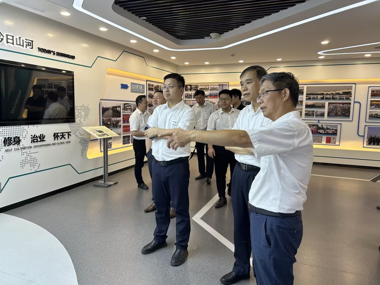 深化交流相助！广州港李明忠副总司理率队莅临永利集团官网智能考察交流！