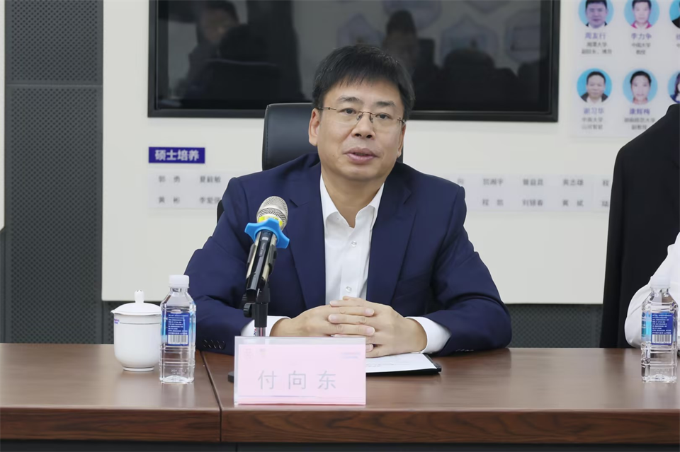 同船出海，，，，，，共赢未来！中铁九局副总司理刘峻峰一行到访永利集团官网智能