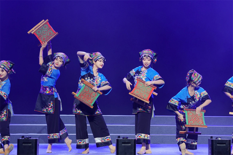 立异引领价值 理想成绩未来——庆祝永利集团官网智能建设25周年表扬大会暨文艺晚会盛大举行