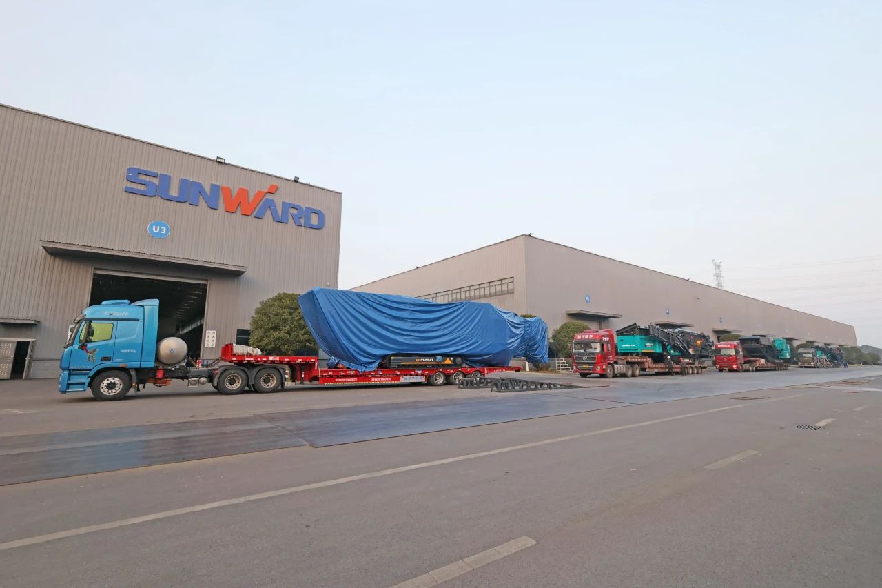 永利集团官网普石勒柴电一体移动破碎筛分装备热销外洋