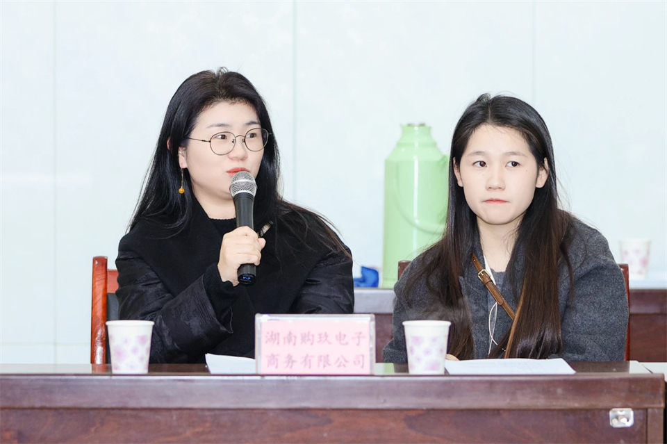 长龙街道、永利集团官网智能召开首届年货盛惠暨送春联文化惠民活动事情聚会