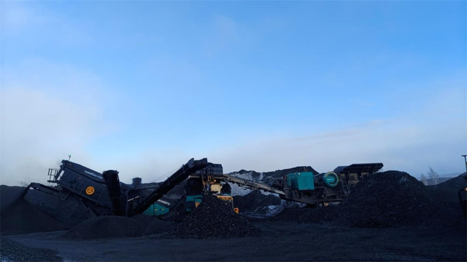 不惧-30℃极寒挑战，，，，，永利集团官网普石勒破碎筛分装备稳固运行！