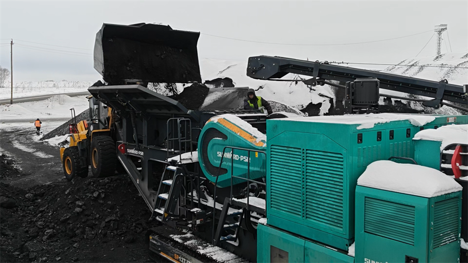 不惧-30℃极寒挑战，，，，，永利集团官网普石勒破碎筛分装备稳固运行！