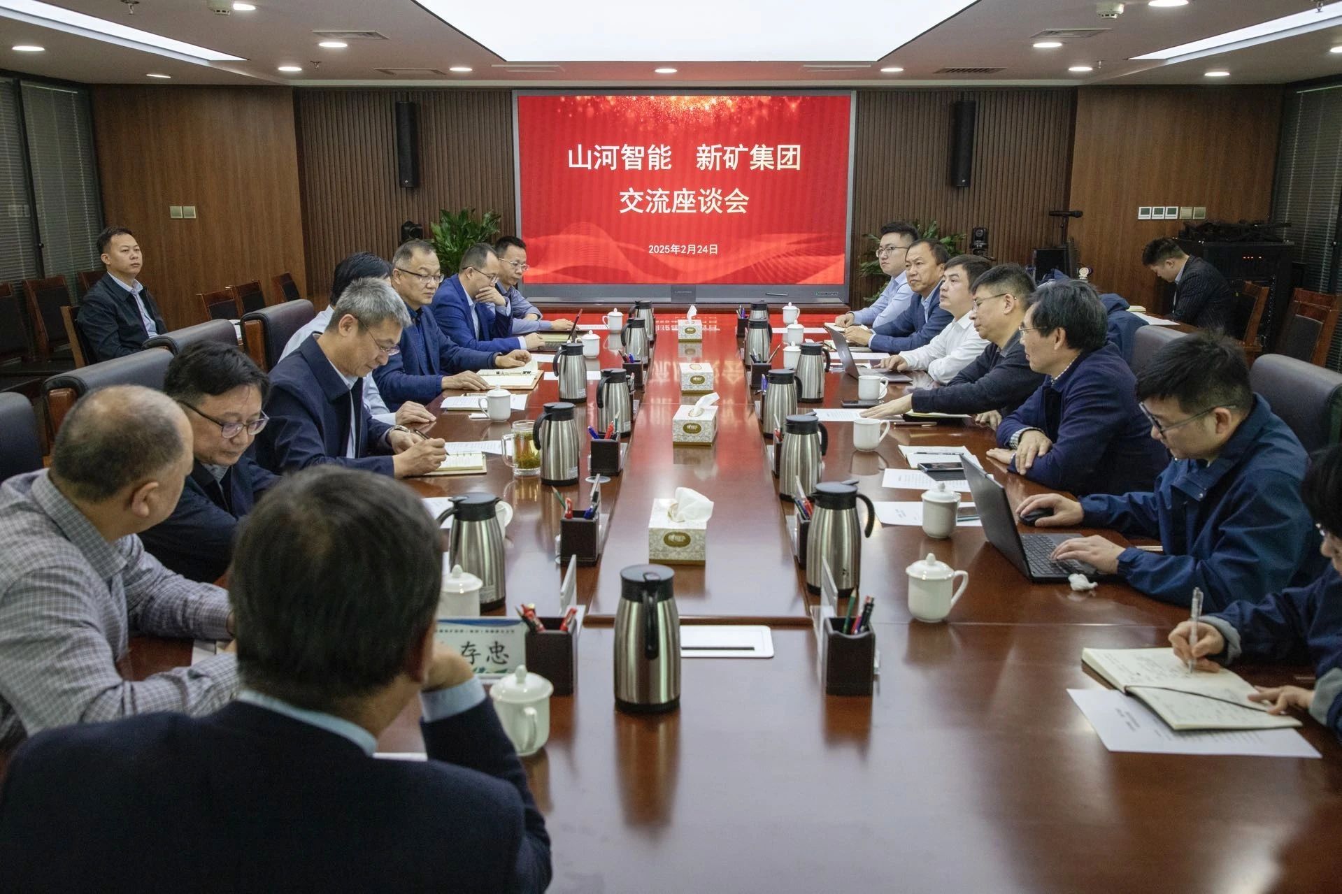 共筑智慧矿山，，，，永利集团官网智能董事长付向东率队赴新疆造访新矿集团、八钢矿业