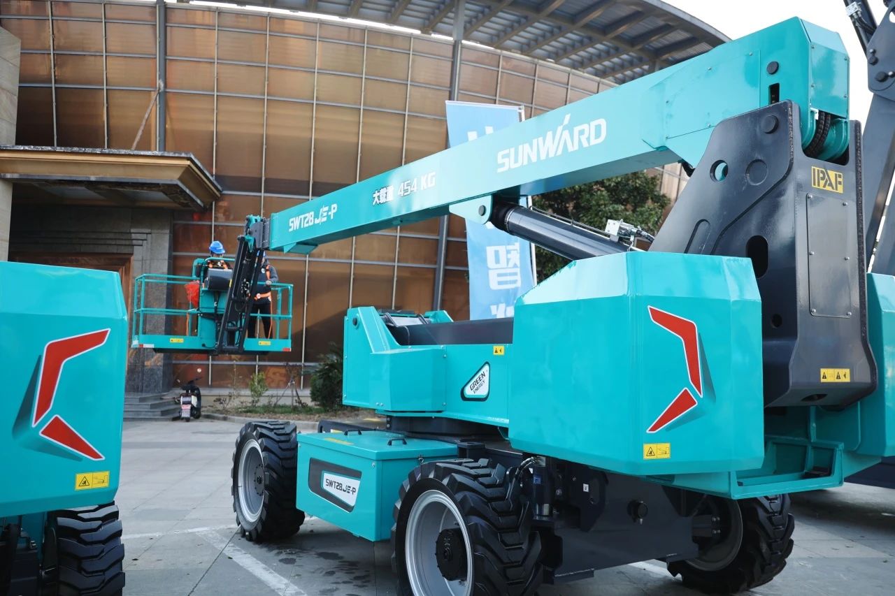 登“高”向“新”，，，，永利集团官网智能亮相第九届天下高空作业平台租赁大会