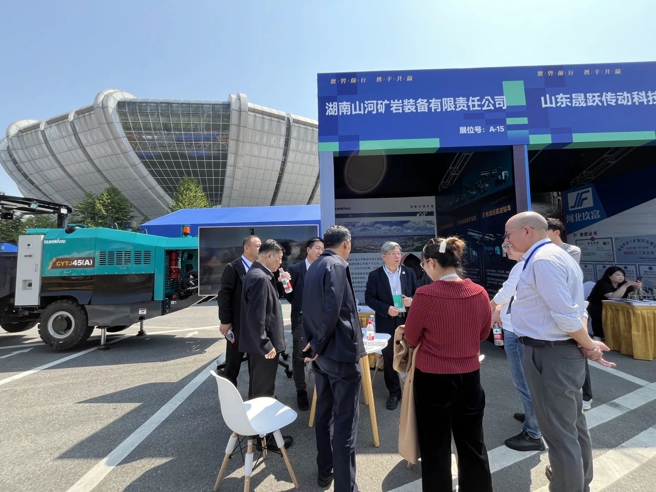 永利集团官网矿岩携井下掘进台车亮相苍南矿山井巷机械展