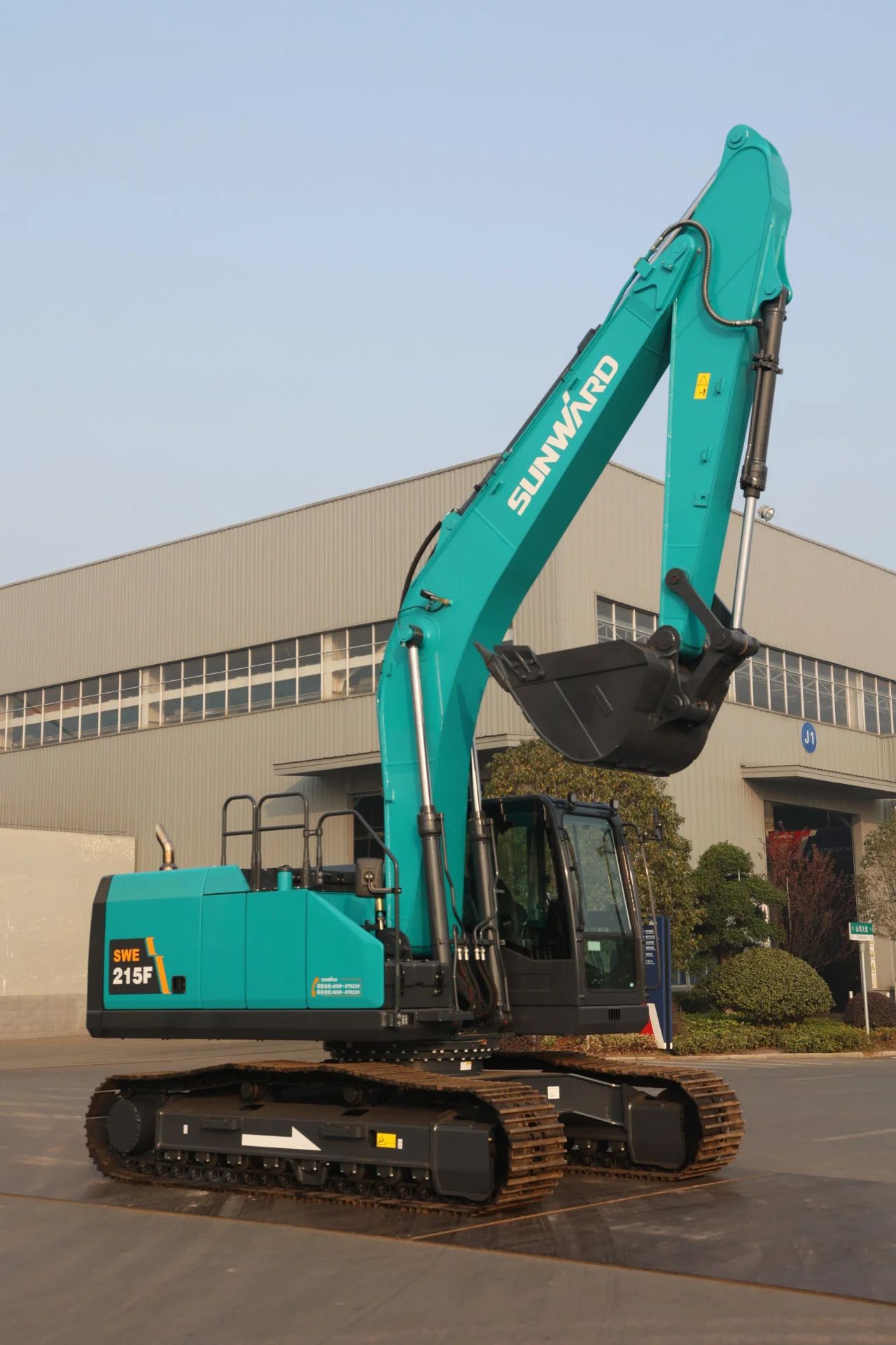 聚焦市场需求，，，，，，永利集团官网智能三款精品工程液压挖掘机乐成下线